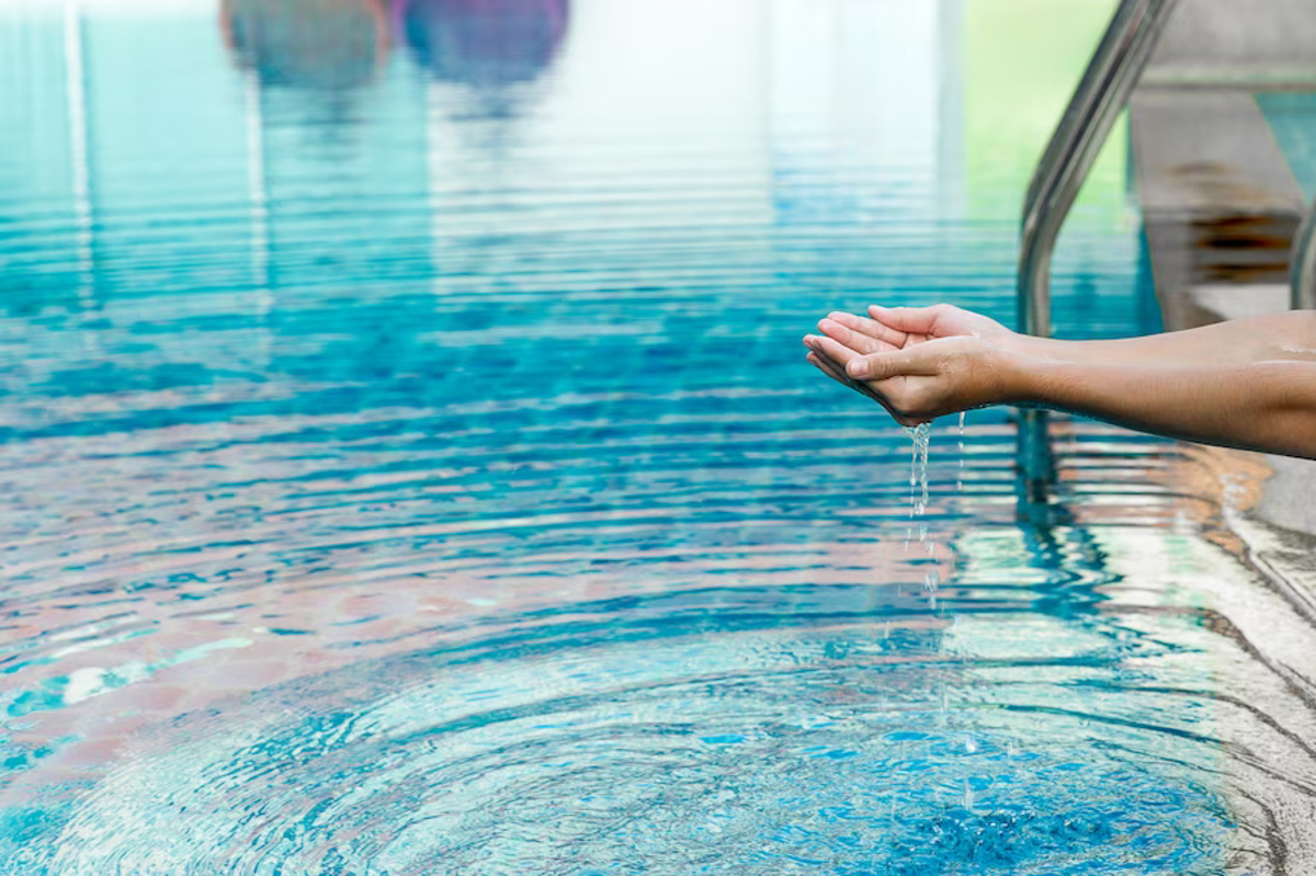 Piscine qui mousse après chlore choc que faire
