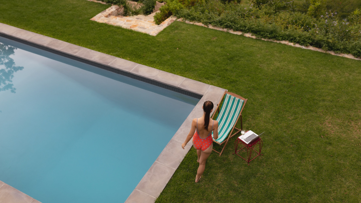 Piscine semi-enterrée