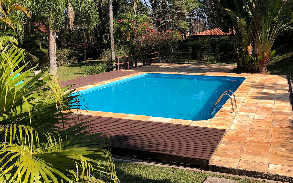 piscine semi enterrée