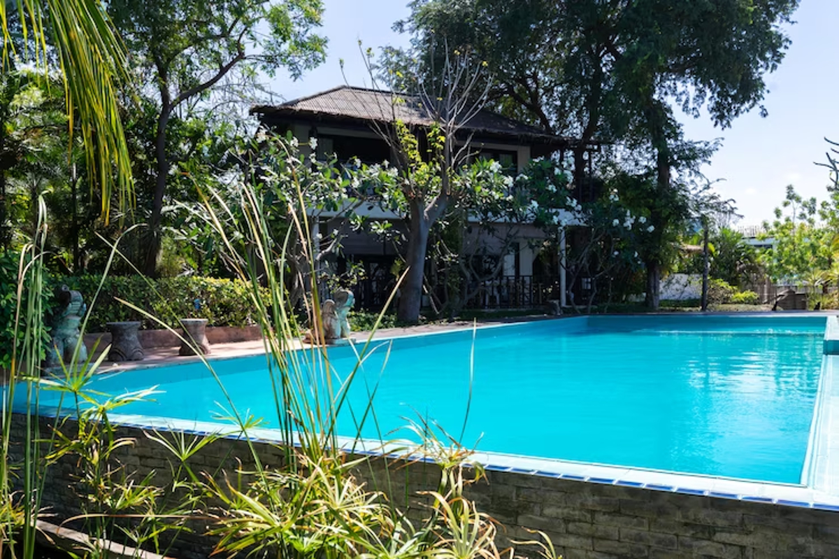 piscine semi enterrée