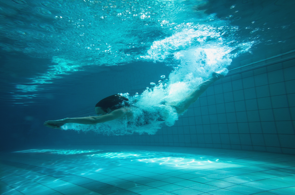 plongé sous la piscine